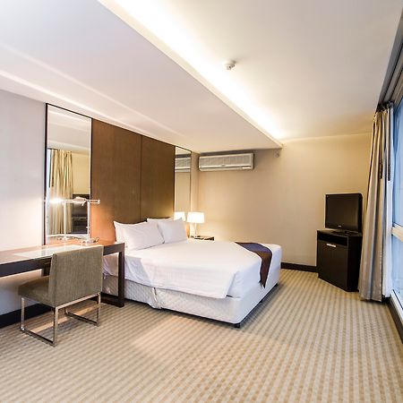 The Narathiwas Hotel & Residence Sathorn Бангкок Экстерьер фото
