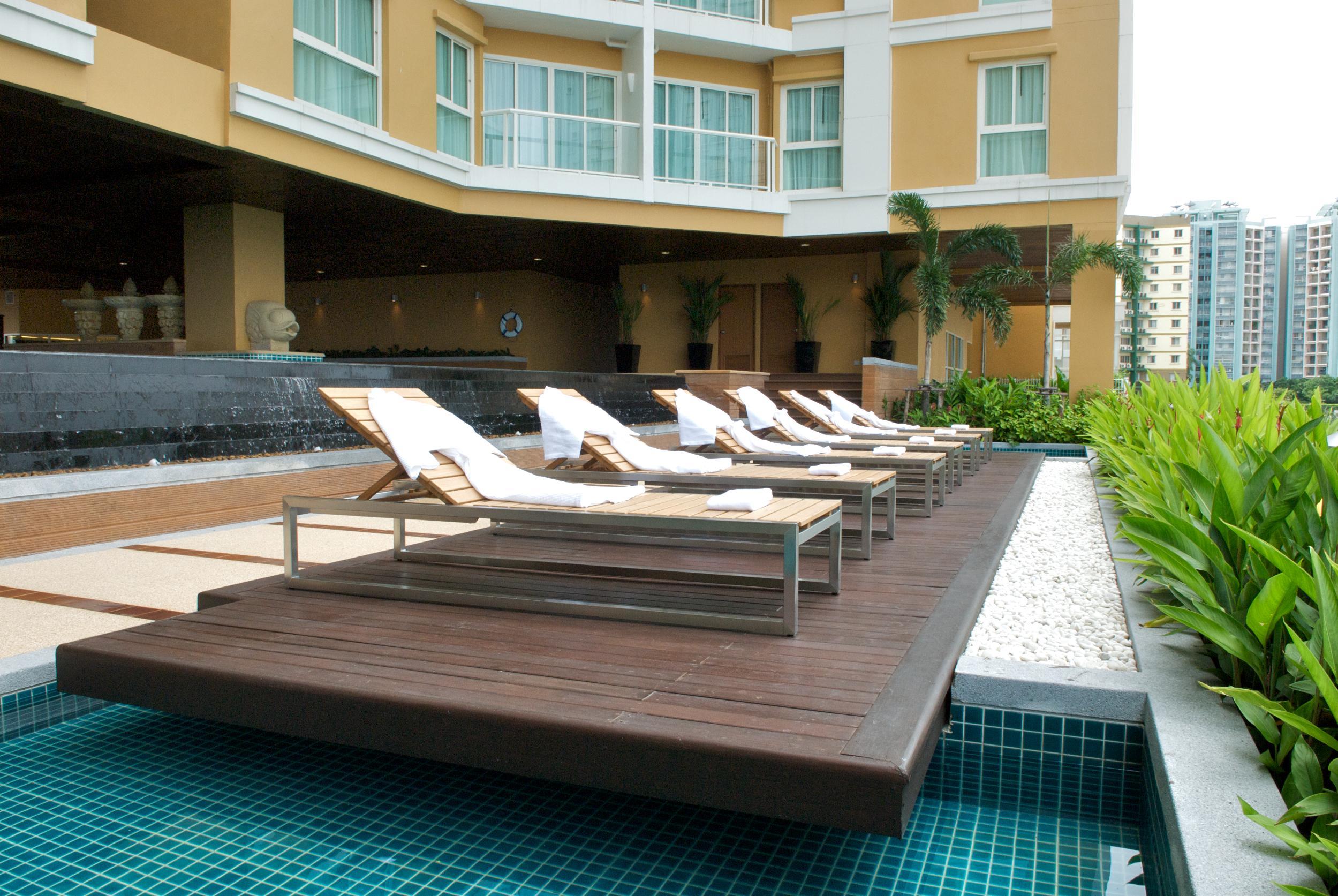 The Narathiwas Hotel & Residence Sathorn Бангкок Экстерьер фото