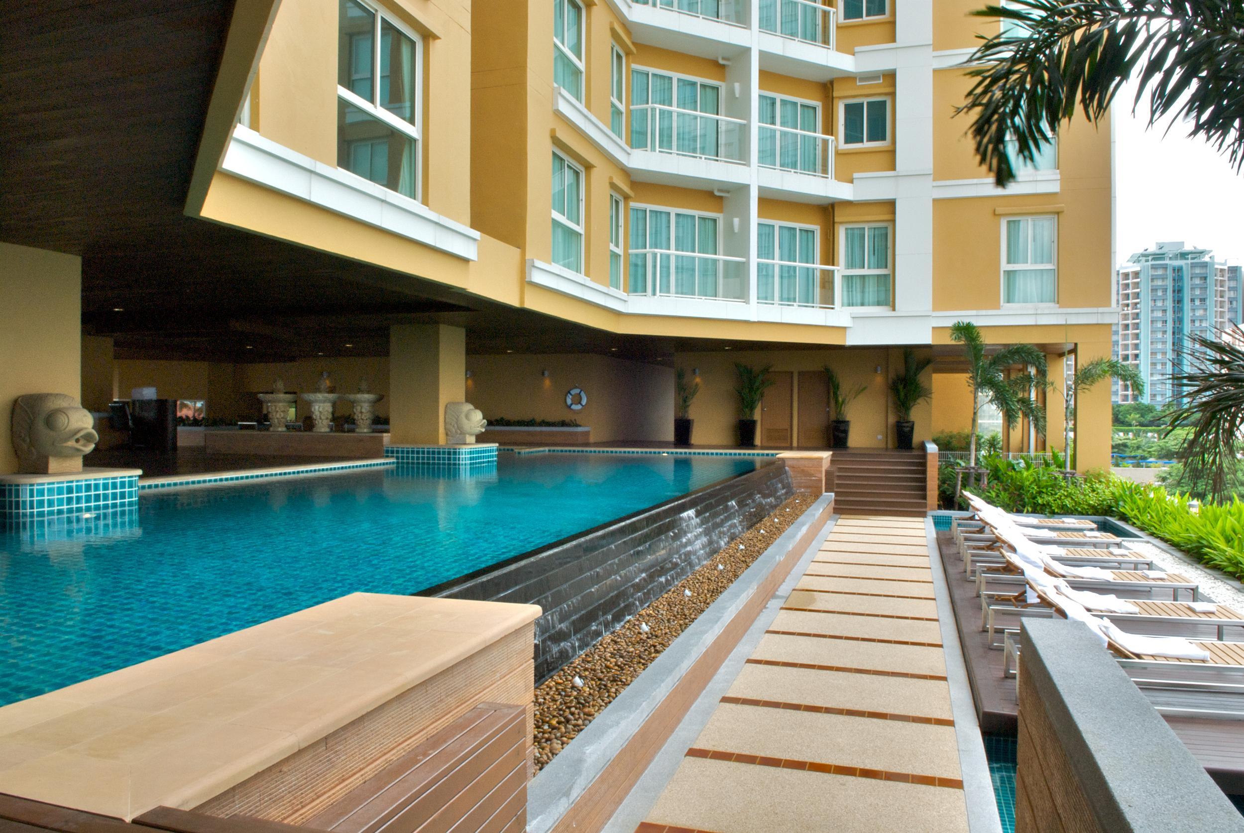 The Narathiwas Hotel & Residence Sathorn Бангкок Экстерьер фото