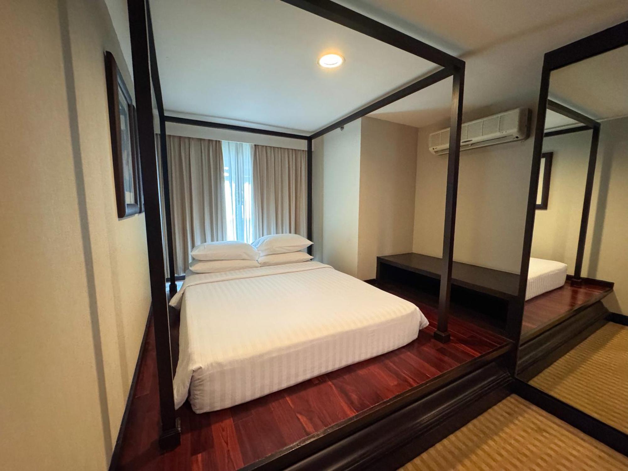The Narathiwas Hotel & Residence Sathorn Бангкок Экстерьер фото