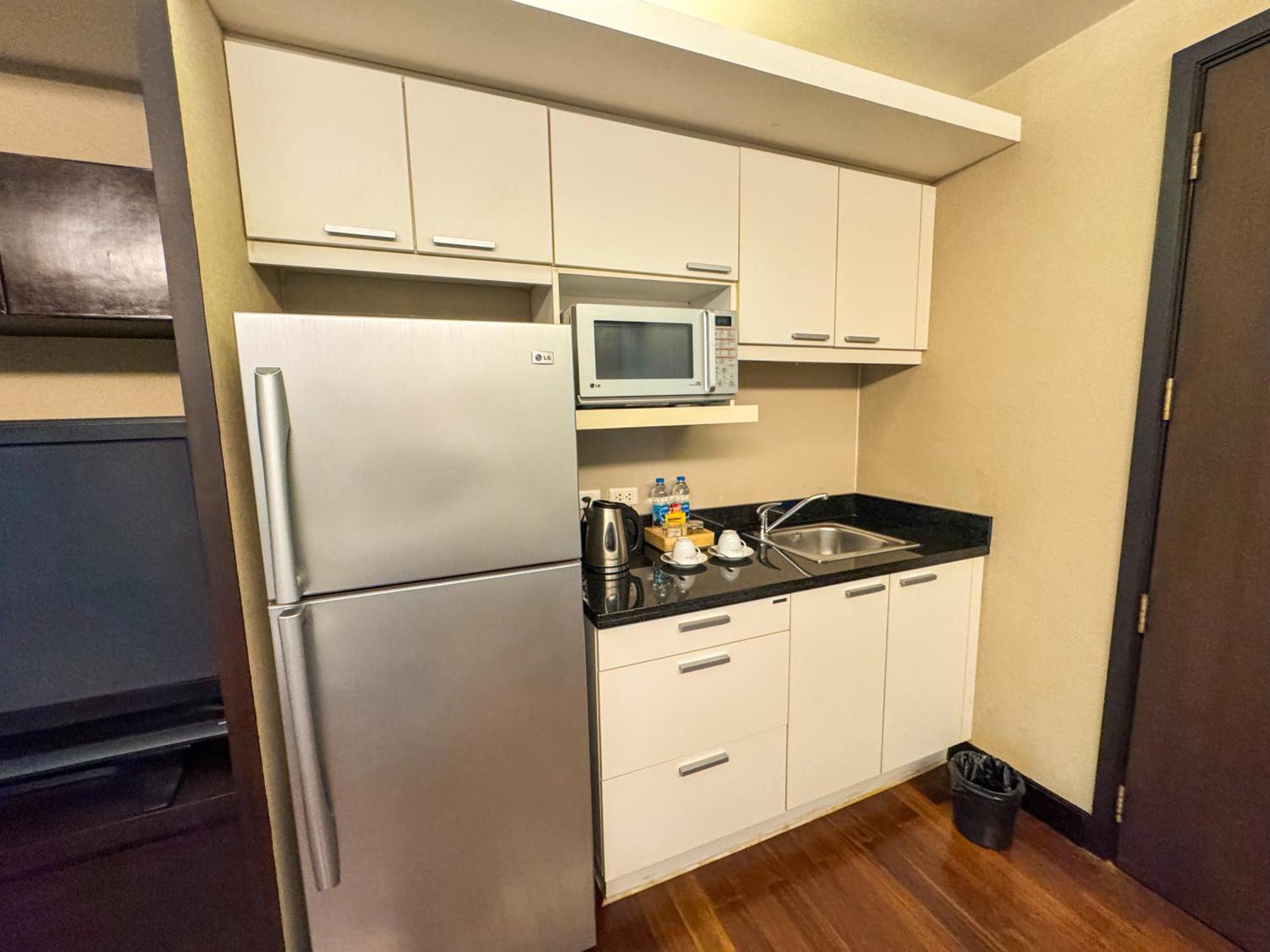 The Narathiwas Hotel & Residence Sathorn Бангкок Экстерьер фото