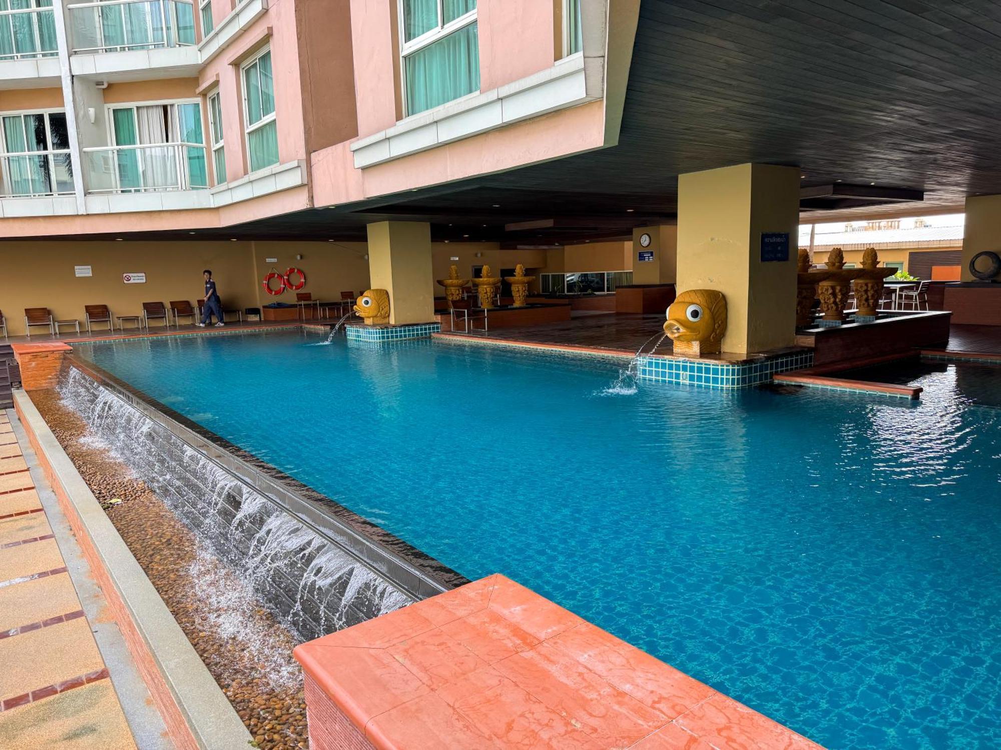 The Narathiwas Hotel & Residence Sathorn Бангкок Экстерьер фото