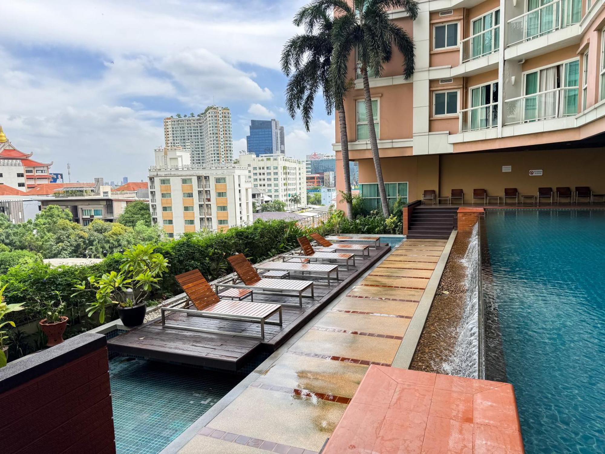 The Narathiwas Hotel & Residence Sathorn Бангкок Экстерьер фото
