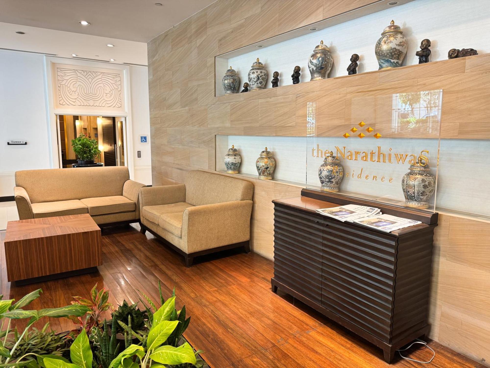 The Narathiwas Hotel & Residence Sathorn Бангкок Экстерьер фото