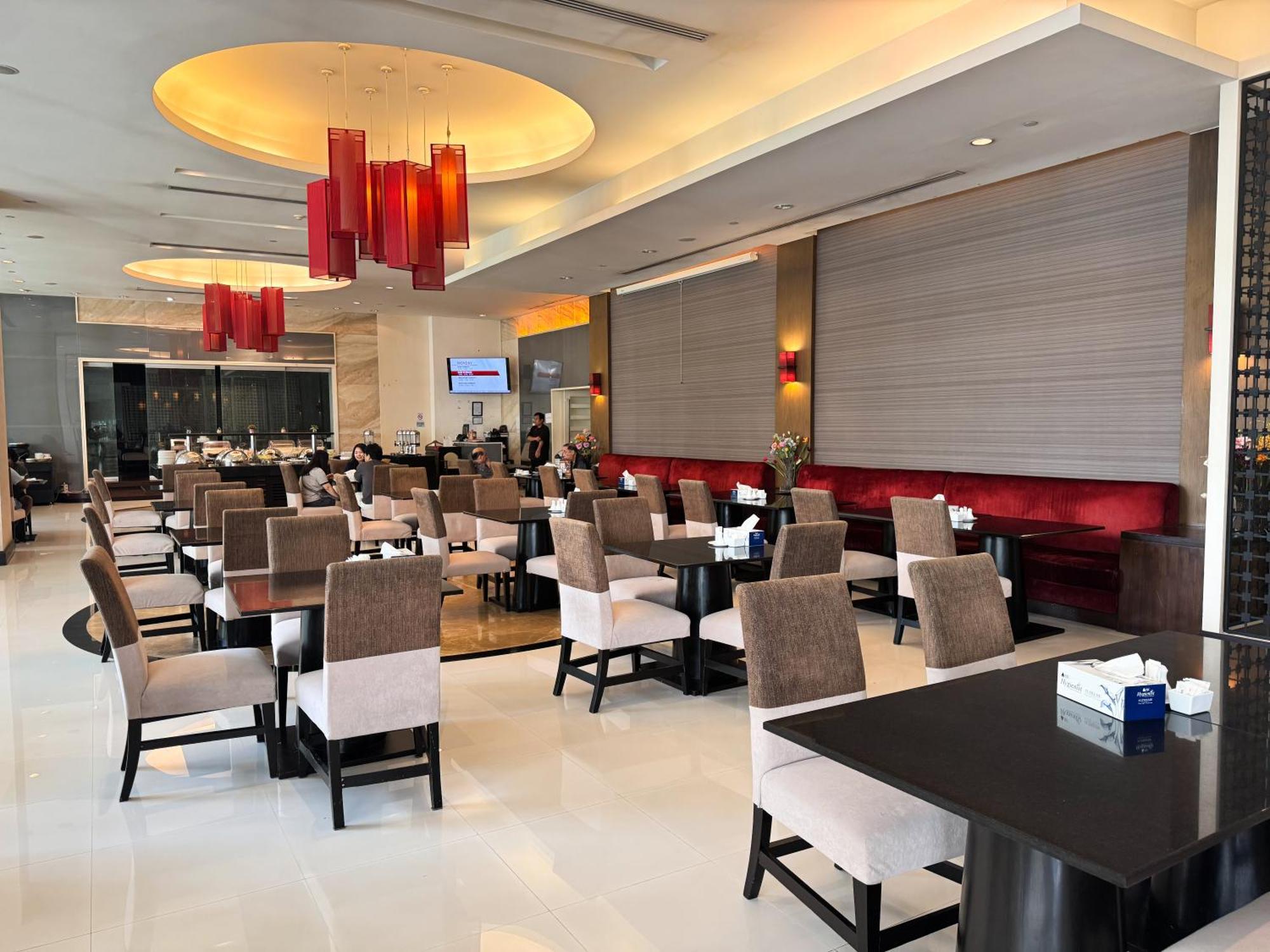 The Narathiwas Hotel & Residence Sathorn Бангкок Экстерьер фото