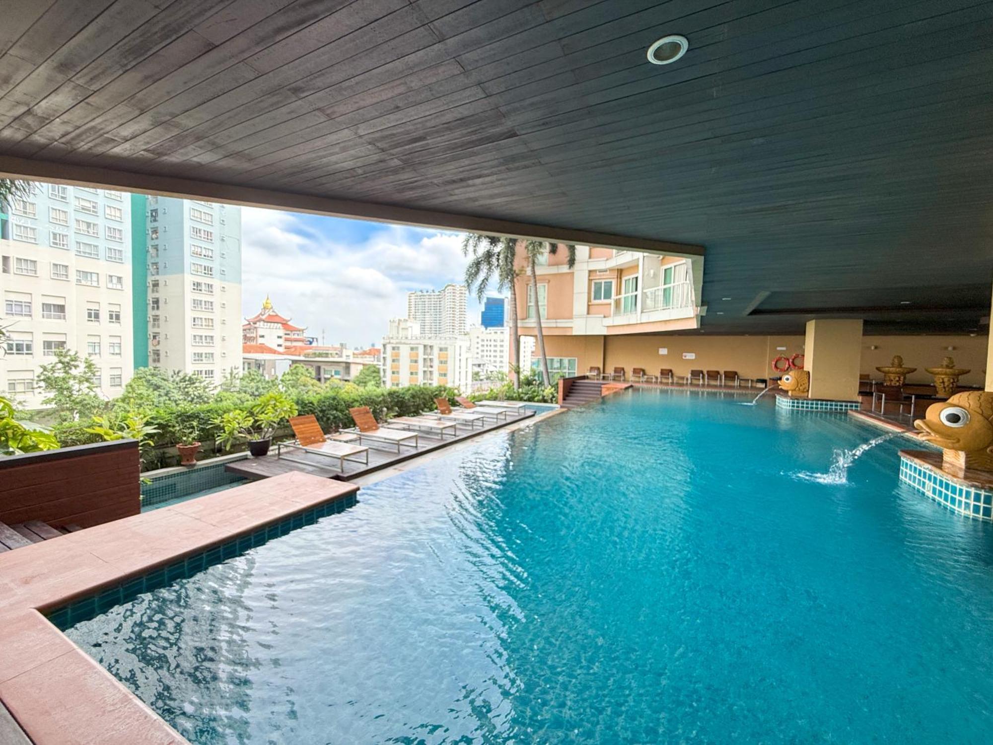 The Narathiwas Hotel & Residence Sathorn Бангкок Экстерьер фото