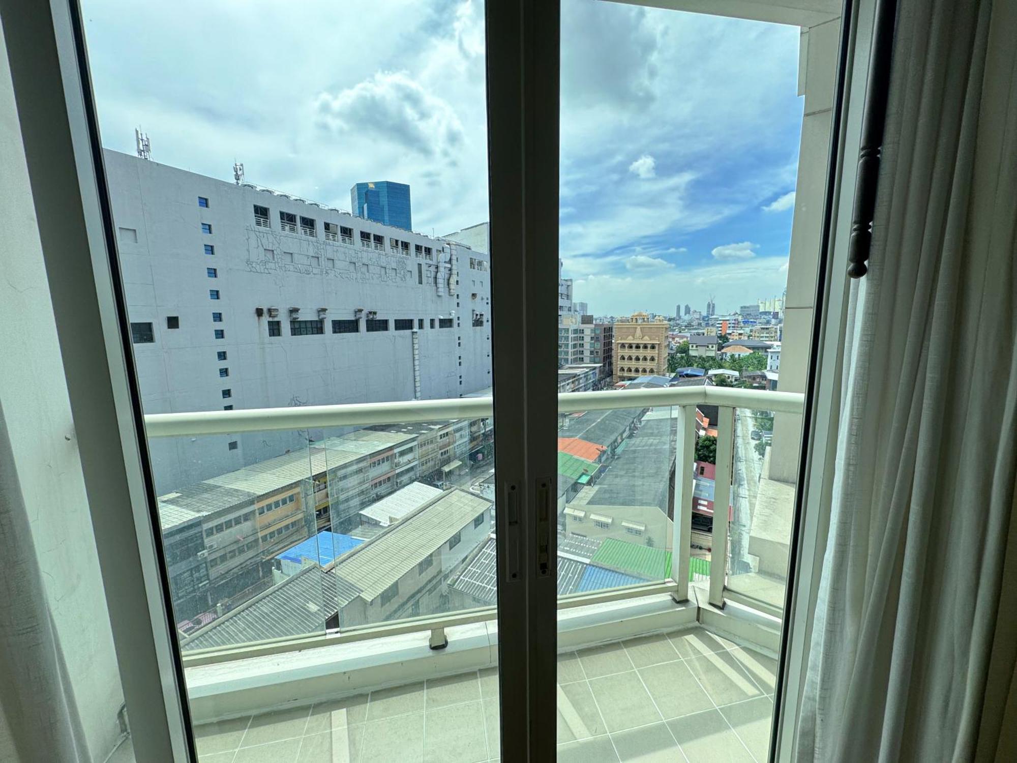 The Narathiwas Hotel & Residence Sathorn Бангкок Экстерьер фото
